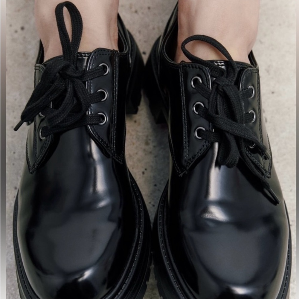 ZARA Women’s Black Lace-Up Derby Chunky sole Shoes
Size. EU  40.   US  9-9.5